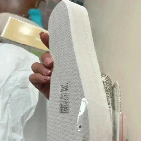 Michael Kors white and gold platform slide - Picture 6 of 6